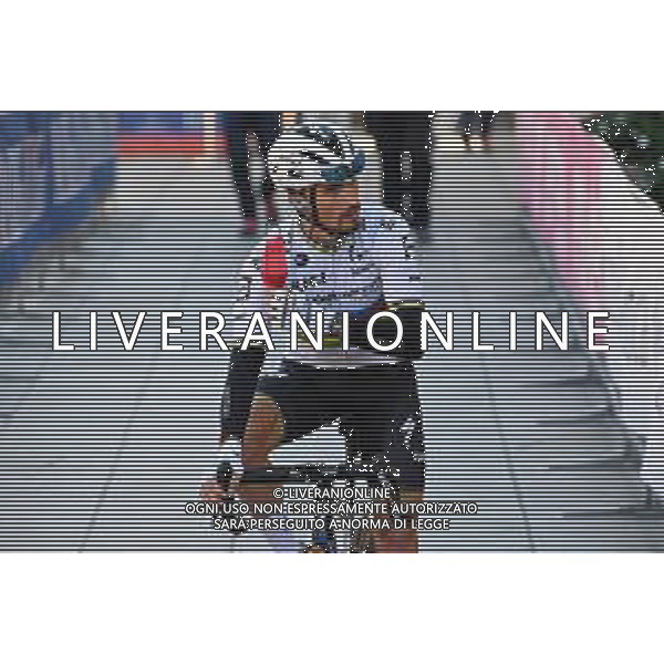 © TVRG Julian Alaphilippe maglia iridata Magenta (MI) 06-10-2021 Julian Alaphilippe alla partenza della Milano Torino con la maglia iridata di campione del mondo appena riconquistata a Lovanio in Belgio foto Roberto Garavaglia/agenzia Aldo Liverani