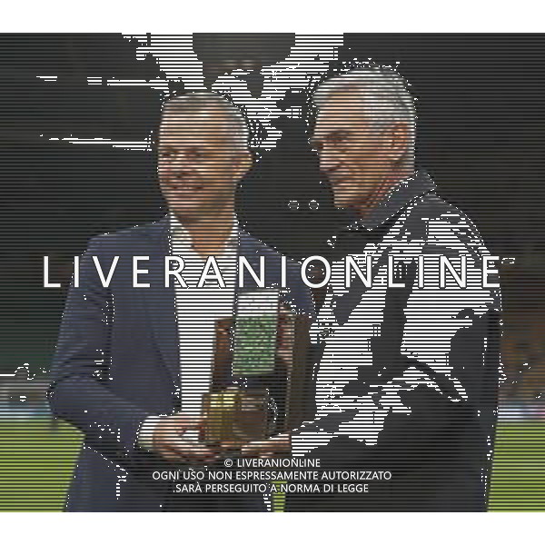 UEFA NATIONS LEAGUE 2021 gara semifinale ITALIA - SPAGNA del 06/10/2021 - nella foto: gabriele gravina consegna il premio miglior arbitro ©Claudio Zamagni/Agenzia Aldo Liverani s.a.s. during European UEFA Nations League 2021 semifinal soccer match between Italy and Spain at san Siro Stadium in Milan on October 06 2021 photo credit by Claudio Zamagni/Aldo Liverani Photo Agency/AGENZIA ALDO LIVERANI SAS