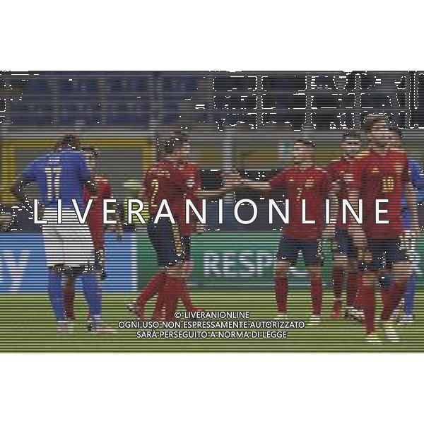 UEFA NATIONS LEAGUE 2021 gara semifinale ITALIA - SPAGNA del 06/10/2021 - nella foto: esultanza spagna e delusione italia a fine gara ©Claudio Zamagni/Agenzia Aldo Liverani s.a.s. during European UEFA Nations League 2021 semifinal soccer match between Italy and Spain at san Siro Stadium in Milan on October 06 2021 photo credit by Claudio Zamagni/Aldo Liverani Photo Agency/AGENZIA ALDO LIVERANI SAS