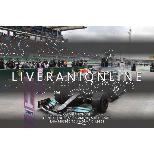 Fastest in qualifying Lewis Hamilton (GBR) Mercedes AMG F1 W12 in parc ferme. 09.10.2021. Formula 1 World Championship, Rd 16, Turkish Grand Prix, Istanbul, Turkey, Qualifying Day. - www.xpbimages.com, EMail: requests@xpbimages.com © Copyright: Batchelor / XPB Images/AG. ALDO LIVERANI SAS - ITALY ONLY EDITORIAL USE ONLY