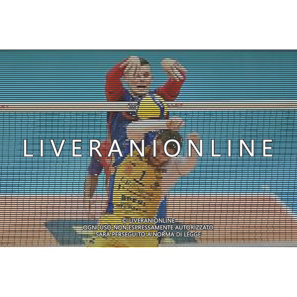¬© TVRG Vlad Davyskiba (Monza) sovrasta Bruno Mossa de Rezende (Modena) Vero Volley Monza vs Leo Shoes PerkinElmer Modena Campionato SuperLega Credem Banca - 1a giornata Monza 10-10-2021 Arena di Monza foto Roberto Garavaglia/ag. Aldo Liverani sas/AGENZIA ALDO LIVERANI SAS