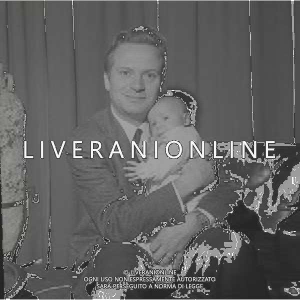RETROSPETTIVA ALIGHIERO NOSCHESE ATTORE -IMITATORE-SHOWMAN E COMICO NELLA FOTO ALIGHIERO NOSCHESE IN FAMIGLIA CON LA MOGLIE EDDA DE BELLIS E IL FIGLIO ANTONELLO NOSCHESE NELL\'ANNO 1965 AG ALDO LIVERANI SAS