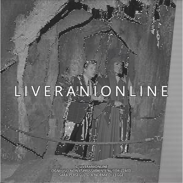 RETROSPETTIVA ALIGHIERO NOSCHESE ATTORE -IMITATORE-SHOWMAN E COMICO NELLA FOTO ALIGHIERO NOSCHESE AL MUSEO DELLE CERE DI MILANO NELL\'ANNO 1966 AG ALDO LIVERANI SAS
