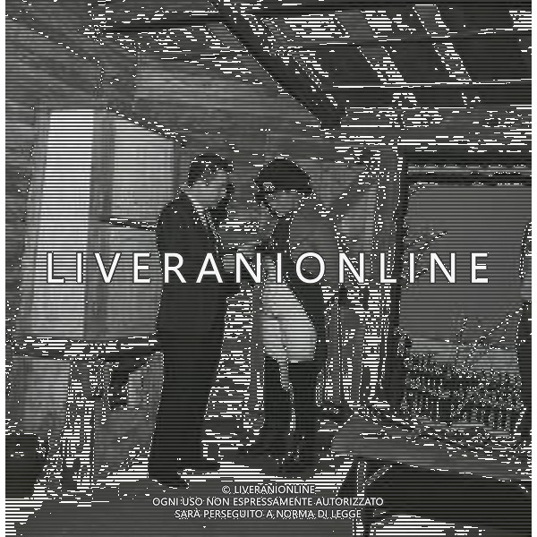 RETROSPETTIVA ALIGHIERO NOSCHESE ATTORE -IMITATORE-SHOWMAN E COMICO NELLA FOTO ALIGHIERO NOSCHESE AL MUSEO DELLE CERE DI MILANO NELL\'ANNO 1966 AG ALDO LIVERANI SAS
