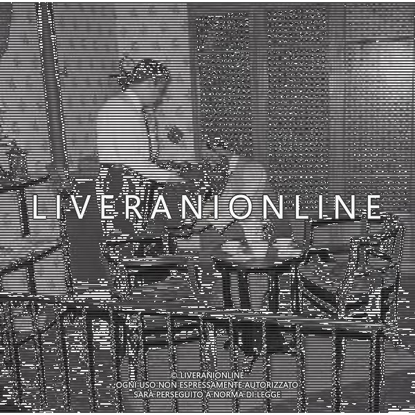 RETROSPETTIVA ALIGHIERO NOSCHESE ATTORE -IMITATORE-SHOWMAN E COMICO NELLA FOTO ALIGHIERO NOSCHESE AL MUSEO DELLE CERE DI MILANO NELL\'ANNO 1966 AG ALDO LIVERANI SAS