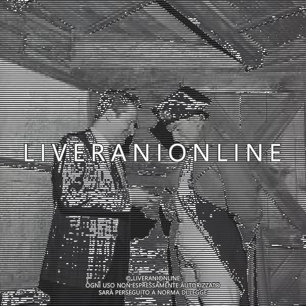 RETROSPETTIVA ALIGHIERO NOSCHESE ATTORE -IMITATORE-SHOWMAN E COMICO NELLA FOTO ALIGHIERO NOSCHESE AL MUSEO DELLE CERE DI MILANO NELL\'ANNO 1966 AG ALDO LIVERANI SAS