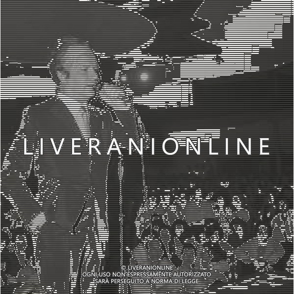 RETROSPETTIVA ALIGHIERO NOSCHESE ATTORE -IMITATORE-SHOWMAN E COMICO NELLA FOTO ALIGHIERO NOSCHESE NELL\'ANNO 1970 A MILANO AG ALDO LIVERANI SAS 
