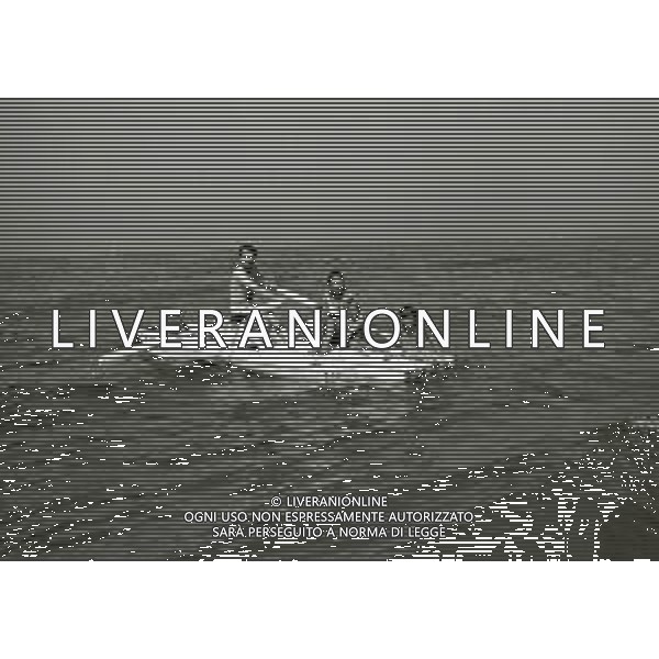RETROSPETTIVA ALIGHIERO NOSCHESE ATTORE -IMITATORE-SHOWMAN E COMICO NELLA FOTO ALIGHIERO NOSCHESE CON LA FAMIGLIA A VIAREGGIO NELL\'ANNO 1971 AG ALDO LIVERANI SAS  