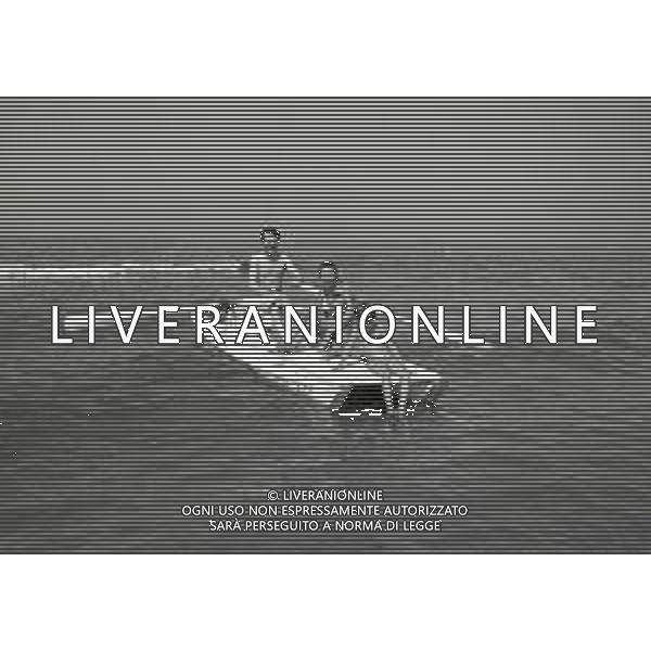 RETROSPETTIVA ALIGHIERO NOSCHESE ATTORE -IMITATORE-SHOWMAN E COMICO NELLA FOTO ALIGHIERO NOSCHESE CON LA FAMIGLIA A VIAREGGIO NELL\'ANNO 1971 AG ALDO LIVERANI SAS  