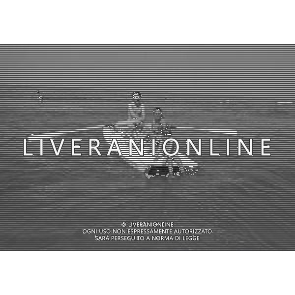 RETROSPETTIVA ALIGHIERO NOSCHESE ATTORE -IMITATORE-SHOWMAN E COMICO NELLA FOTO ALIGHIERO NOSCHESE CON LA FAMIGLIA A VIAREGGIO NELL\'ANNO 1971 AG ALDO LIVERANI SAS  