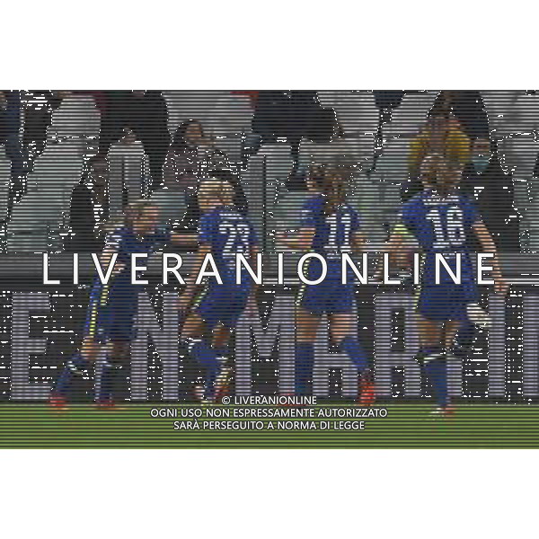 Torino 13.10.2021 Stadio Allianz Stadium ©Manuela Viganti/Agenzia Aldo Liverani Juventus vs Chelsea Champions League Women\'s 2021/2022 Nella foto: esultanza chelsea dopo il gol di erin cuthbert ©VIGANTI/AGENZIA ALDO LIVERANI SAS