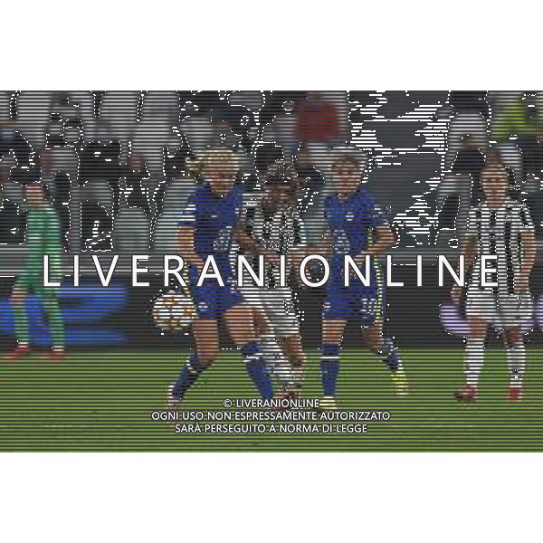Torino 13.10.2021 Stadio Allianz Stadium ©Manuela Viganti/Agenzia Aldo Liverani Juventus vs Chelsea Champions League Women\'s 2021/2022 Nella foto: pernille harder e sofie pedersen ©VIGANTI/AGENZIA ALDO LIVERANI SAS