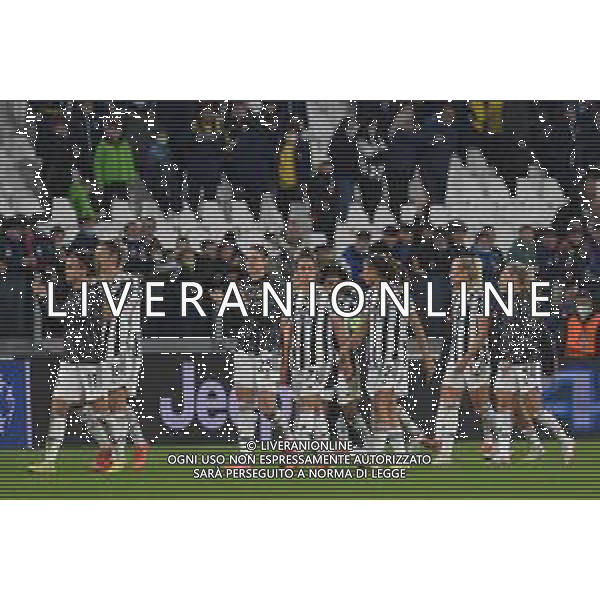Torino 13.10.2021 Stadio Allianz Stadium ©Manuela Viganti/Agenzia Aldo Liverani Juventus vs Chelsea Champions League Women\'s 2021/2022 Nella foto: le ragazze della juventus salutano i tifosi a fine gara ©VIGANTI/AGENZIA ALDO LIVERANI SAS
