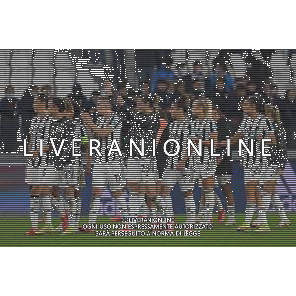 Torino 13.10.2021 Stadio Allianz Stadium ©Manuela Viganti/Agenzia Aldo Liverani Juventus vs Chelsea Champions League Women\'s 2021/2022 Nella foto: le ragazze della juventus salutano i tifosi a fine gara ©VIGANTI/AGENZIA ALDO LIVERANI SAS