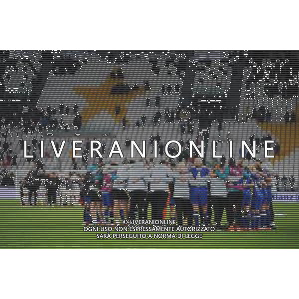 Torino 13.10.2021 Stadio Allianz Stadium ©Manuela Viganti/Agenzia Aldo Liverani Juventus vs Chelsea Champions League Women\'s 2021/2022 Nella foto: l\'abbraccio di gruppo delle squadre a fine gara ©VIGANTI/AGENZIA ALDO LIVERANI SAS