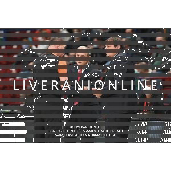 ¬© TVRG l\'arbitro parla con i due allenatori troppo nervosi AX Armani Exchange Milano vs Anadolu Efes Istanbul Turkish Airlines EuroLeague - 4a giornata regular season Assago (MI) 15-10-2021 Mediolanum Forum foto Roberto Garavaglia/ag. Aldo Liverani sas/AGENZIA ALDO LIVERANI SAS