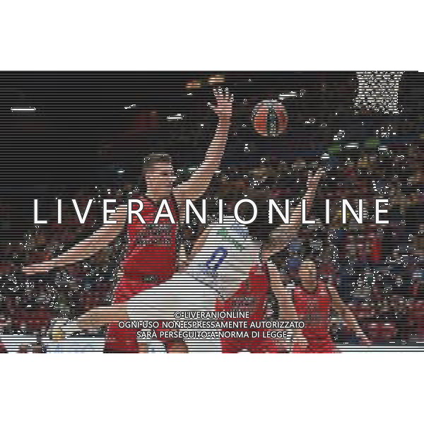 © TVRG Kaleb Tarczewski (Milano) e Shane Larkin (Istanbul) AX Armani Exchange Milano vs Anadolu Efes Istanbul Turkish Airlines EuroLeague - 4a giornata regular season Assago (MI) 15-10-2021 Mediolanum Forum foto Roberto Garavaglia/ag. Aldo Liverani sas/AGENZIA ALDO LIVERANI SAS