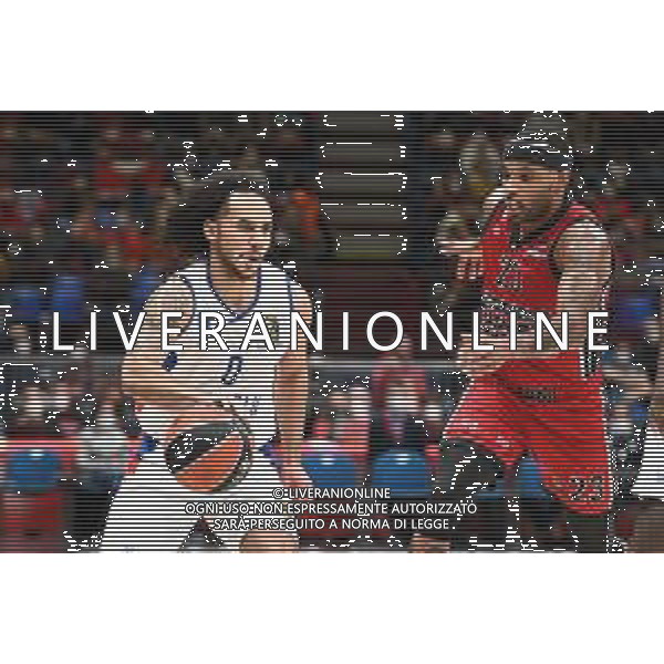 ¬© TVRG Shane Larkin (Istanbul) e Malcom Delaney (Milano) AX Armani Exchange Milano vs Anadolu Efes Istanbul Turkish Airlines EuroLeague - 4a giornata regular season Assago (MI) 15-10-2021 Mediolanum Forum foto Roberto Garavaglia/ag. Aldo Liverani sas/AGENZIA ALDO LIVERANI SAS