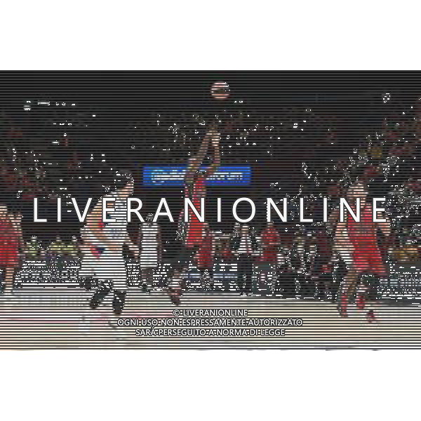 ¬© TVRG Jerian Grant (Milano) segna da 3 punti sul filo della sirena alla fine del terzo quarto AX Armani Exchange Milano vs Anadolu Efes Istanbul Turkish Airlines EuroLeague - 4a giornata regular season Assago (MI) 15-10-2021 Mediolanum Forum foto Roberto Garavaglia/ag. Aldo Liverani sas/AGENZIA ALDO LIVERANI SAS