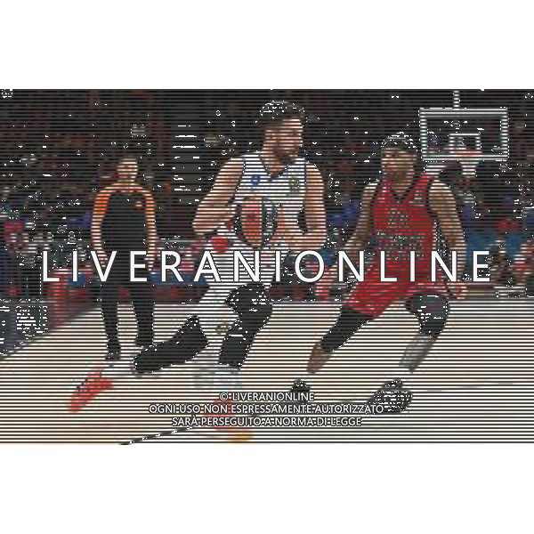 © TVRG Vasilije Micic (Istanbul) SX e Malcom Delaney (Milano) DX AX Armani Exchange Milano vs Anadolu Efes Istanbul Turkish Airlines EuroLeague - 4a giornata regular season Assago (MI) 15-10-2021 Mediolanum Forum foto Roberto Garavaglia/ag. Aldo Liverani sas