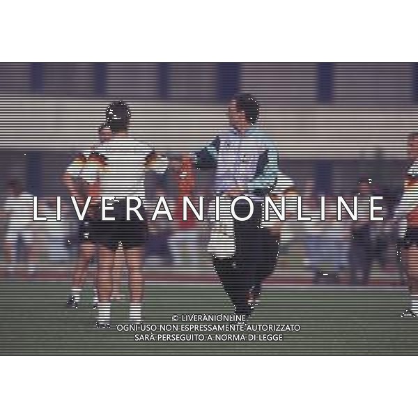 RETROSPETTIVA FRANZ BECKENBAUER CALCIATORE NELLA FOTO FRANZ BECKENBAUER ALLENATORE NAZIONALE GERMANIA OVEST NELL\'ANNO 1990 AI MONDIALI DI ITALIA 90 AG ALDO LIVERANI SAS