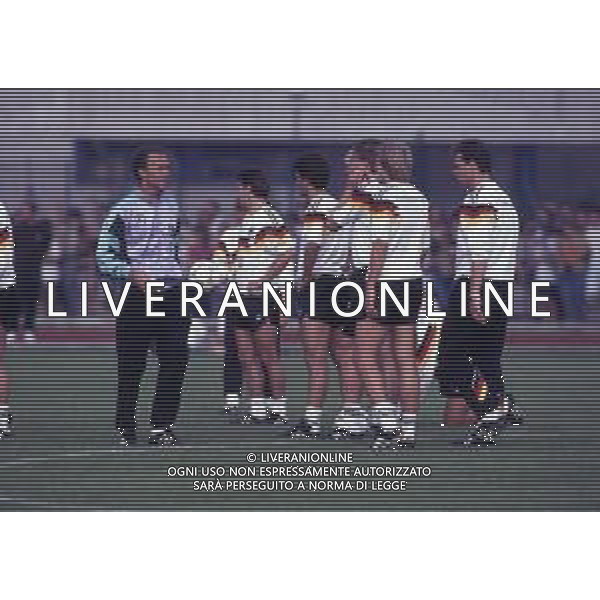 RETROSPETTIVA FRANZ BECKENBAUER CALCIATORE NELLA FOTO FRANZ BECKENBAUER ALLENATORE NAZIONALE GERMANIA OVEST NELL\'ANNO 1990 AI MONDIALI DI ITALIA 90 AG ALDO LIVERANI SAS