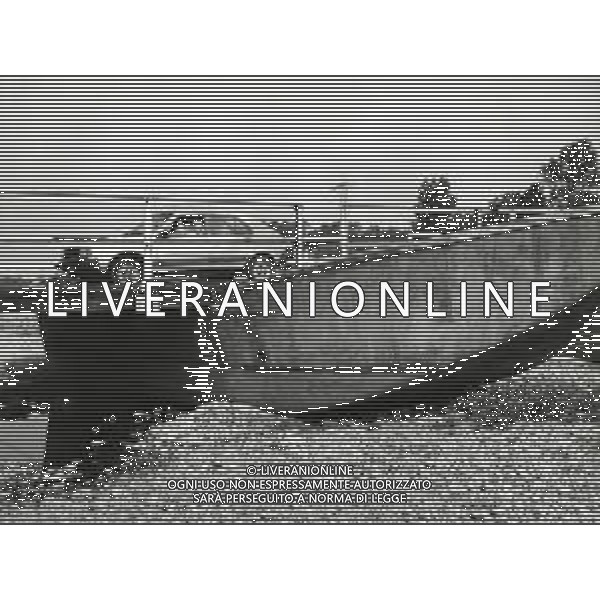 BEREGUARDO FIUME TICINO NELL\'ANNO 1982 NELLA FOTO IL FIUME TICINO IN SECCA A BEREGUARDO IL PONTE DELLE BARCHE AG ALDO LIVERANI SAS