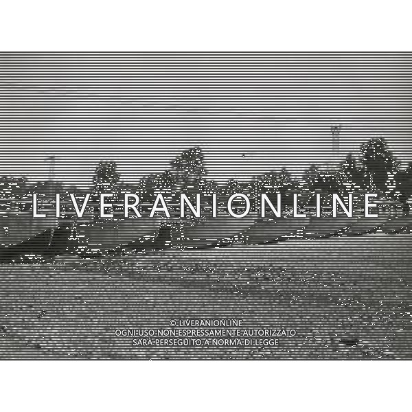 BEREGUARDO FIUME TICINO NELL\'ANNO 1982 NELLA FOTO IL FIUME TICINO IN SECCA A BEREGUARDO IL PONTE DELLE BARCHE AG ALDO LIVERANI SAS