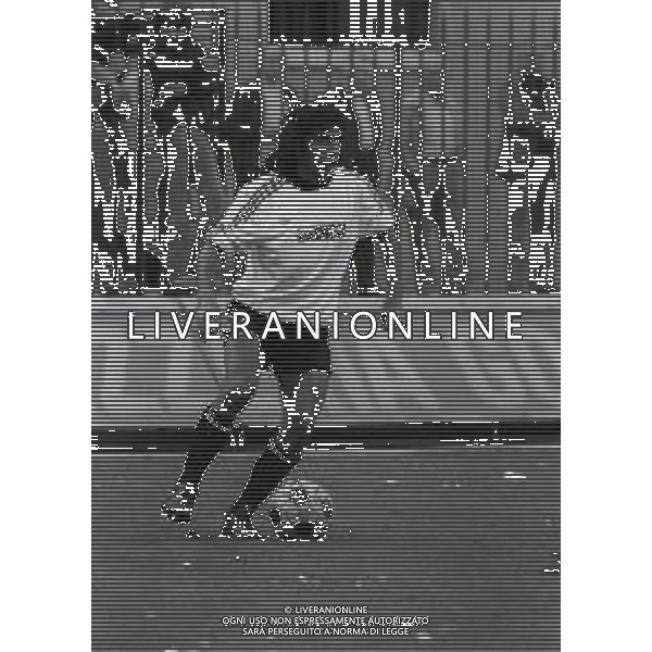 RETROSPETTIVA ROBERTO FILIPPI CALCIATORE NELLA FOTO ROBERTO FILIPPI CON LA MAGLIA DEL CESENA CALCIO NELL\'ANNO 1980-1981 AG ALDO LIVERANI SAS