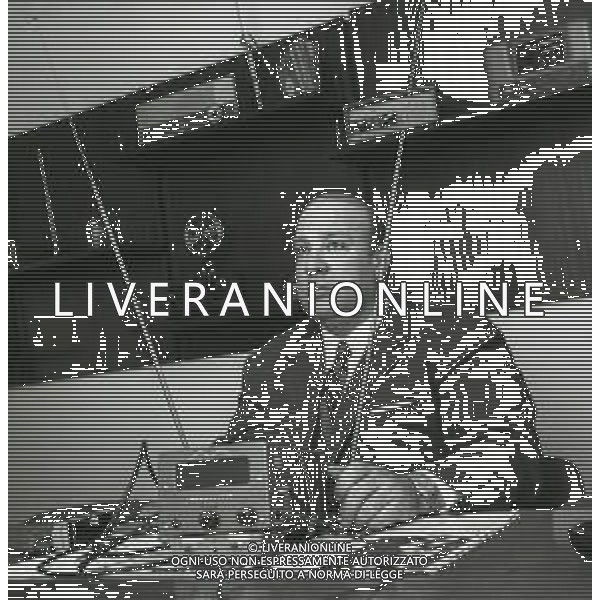 RETROSPETTIVA TOM PONZI INVESTIGATORE PRIVATO NELLA FOTO TOM PONZI NEL SUO STUDIO NELL\'ANNO 1970 A MILANO AG ALDO LIVERANI SAS