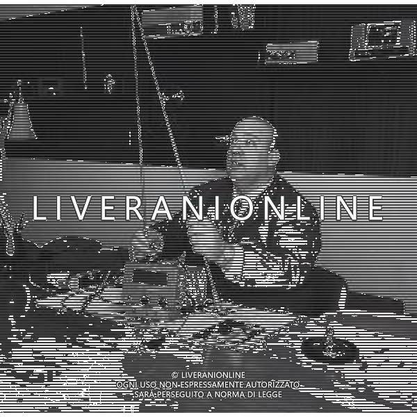 RETROSPETTIVA TOM PONZI INVESTIGATORE PRIVATO NELLA FOTO TOM PONZI NEL SUO STUDIO NELL\'ANNO 1970 A MILANO AG ALDO LIVERANI SAS