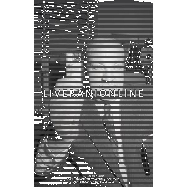 RETROSPETTIVA TOM PONZI INVESTIGATORE PRIVATO NELLA FOTO TOM PONZI NEL SUO STUDIO NELL\'ANNO 1970 A MILANO AG ALDO LIVERANI SAS