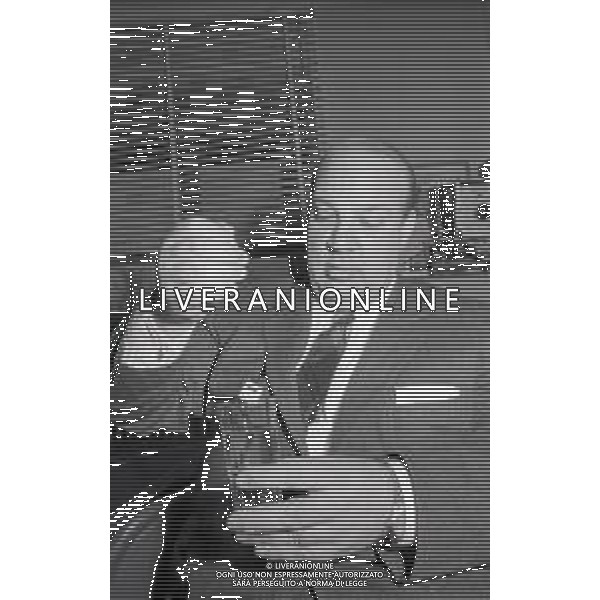 RETROSPETTIVA TOM PONZI INVESTIGATORE PRIVATO NELLA FOTO TOM PONZI NEL SUO STUDIO NELL\'ANNO 1970 A MILANO AG ALDO LIVERANI SAS