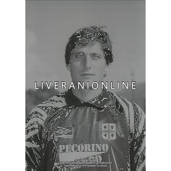 RETROSPETTIVA MARIO IELPO CALCIATORE NELLA FOTO MARIO IELPO CON LA MAGLIA DEL CAGLIARI CALCIO AG ALDO LIVERANI SAS