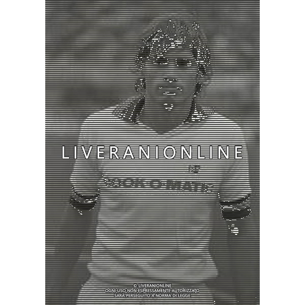 RETROSPETTIVA ANDREA SALVADORI CALCIATORE NELLA FOTO ANDREA SALVADORI CON LA MAGLIA DEL CATANZARO CALCIO NELL\'ANNO 1982 AG ALDO LIVERANI SAS