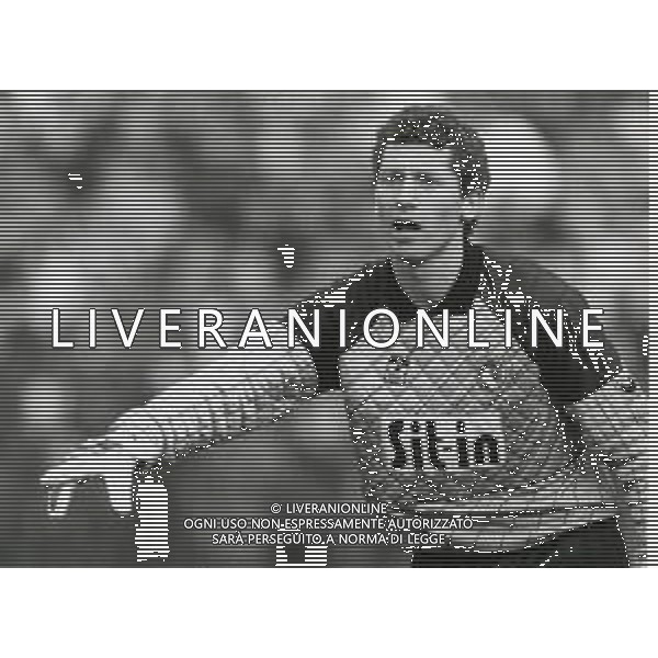 RETROSPETTIVA FABRIZIO FERRON CALCIATORE NELLA FOTO FABRIZIO FERRON CON LA MAGLIA DELL\'ATALANTA CALCIO AG ALDO LIVERANI SAS