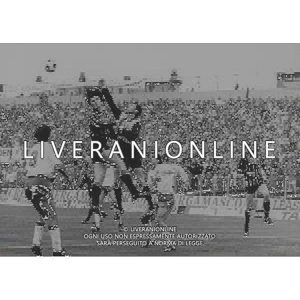 RETROSPETTIVA FABRIZIO FERRON CALCIATORE NELLA FOTO FABRIZIO FERRON CON LA MAGLIA DELL\'ATALANTA CALCIO AG ALDO LIVERANI SAS