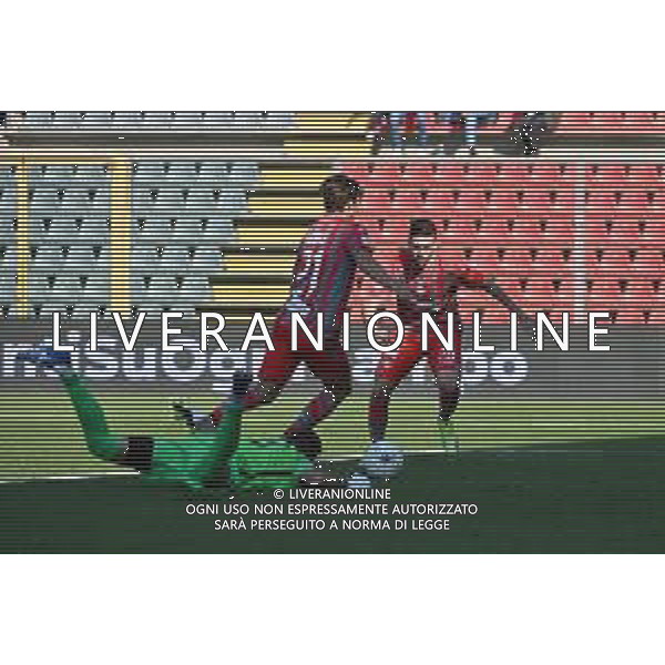 © TVRG Nicolo\' Fagioli (Cremonese) salta Alberto Paleari (Benevento) e segna il gol dell\'1 a 1 Cremonese vs Benevento Campionato Serie BKT - 8a giornata Cremona 17-10-2021 Stadio Giovanni Zini foto Roberto Garavaglia/ag. Aldo Liverani sas/AGENZIA ALDO LIVERANI SAS