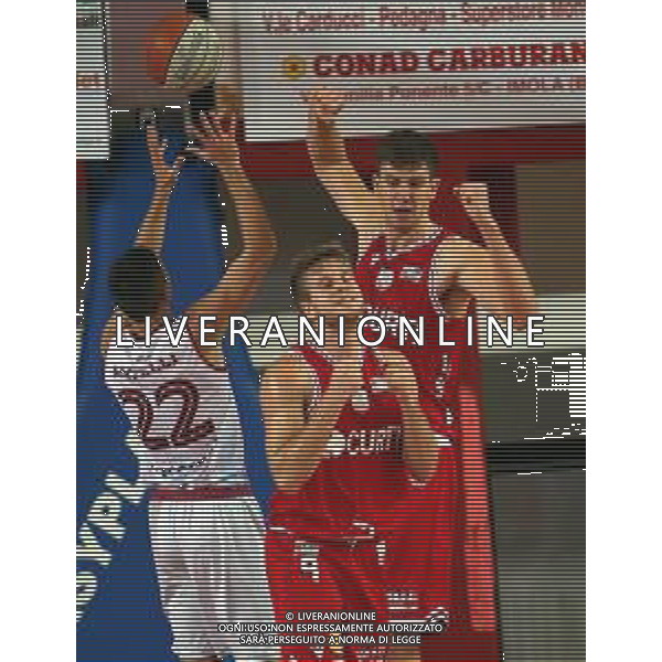IMOLA 17 10 2021 ANDREA COSTA BASKET-KIENERGIA RIETI SERIE B NELLA FOTO ESULTANZA DI EMANUELE TRAPANI E ALESSANDRO VIGORI IMOLA ©SANNA/AGENZIA ALDO LIVERANI SAS