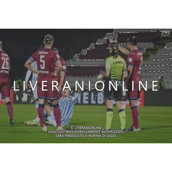 GriffoniE/LMedia - AS Cittadella vs SPAL - Italian Football Championship League BKT 2021/2022 17 October 2021 - Stadio Pier Cesare Tombolato, Cittadella (PD), Italy Photo showing: Salvatore Esposito (SPAL) protests with the referee of the match Maria Sole Ferrieri Caputi @GriffoniE/LMediaAGENZIA ALDO LIVERANI SAS
