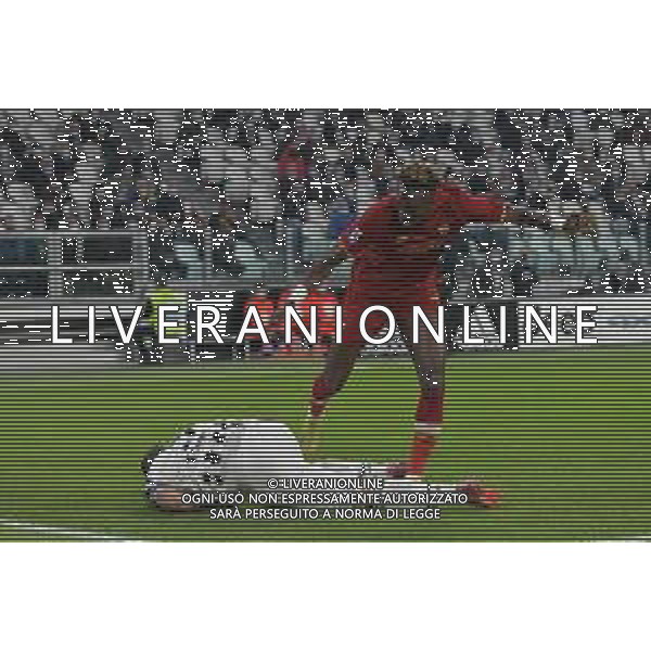 Torino 17.10.2021 Stadio Allianz Stadium ©Alessandro Falzone/Agenzia Aldo Liverani Juventus vs Roma Serie A Tim 2021/2022 Nella foto : Tammy Abraham-GIORGIO CHIELLINI ©FALZONE/AGENZIA ALDO LIVERANI SAS