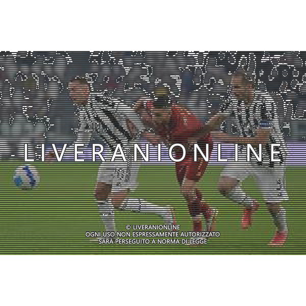 Torino 17.10.2021 Stadio Allianz Stadium ©Alessandro Falzone/Agenzia Aldo Liverani Juventus vs Roma Serie A Tim 2021/2022 Nella foto : FEDERICO BERNARDESCHI- LORENZO PELLEGRINI-CHIELLINI GIORGIO ©FALZONE/AGENZIA ALDO LIVERANI SAS