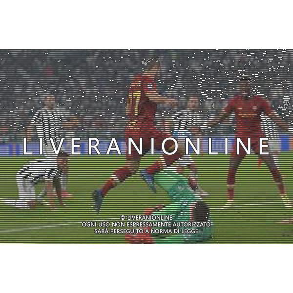 Torino 17.10.2021 Stadio Allianz Stadium ©Alessandro Falzone/Agenzia Aldo Liverani Juventus vs Roma Serie A Tim 2021/2022 Nella foto : FALLO DEL RIGORE CONCESSO ALLA ROMA ©FALZONE/AGENZIA ALDO LIVERANI SAS