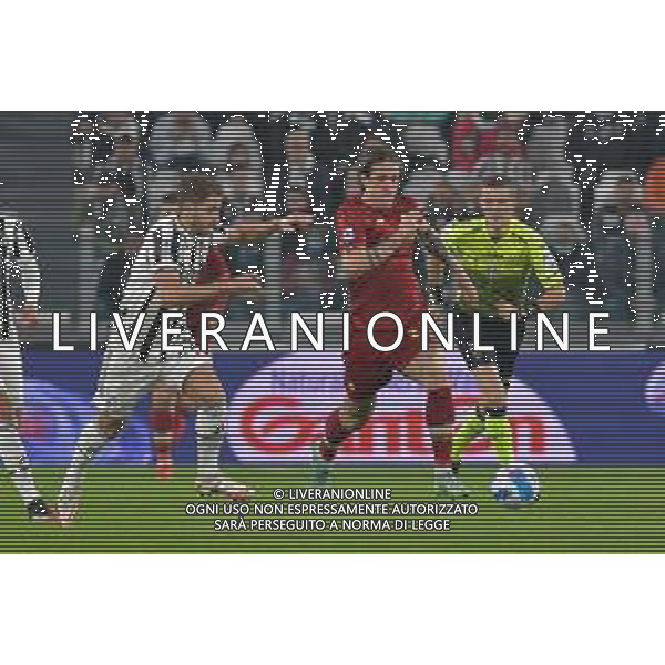 Torino 17.10.2021 Stadio Allianz Stadium ©Alessandro Falzone/Agenzia Aldo Liverani Juventus vs Roma Serie A Tim 2021/2022 Nella foto : NICOLO\' ZANIOLO-LOCATELLI MANUEL ©FALZONE/AGENZIA ALDO LIVERANI SAS