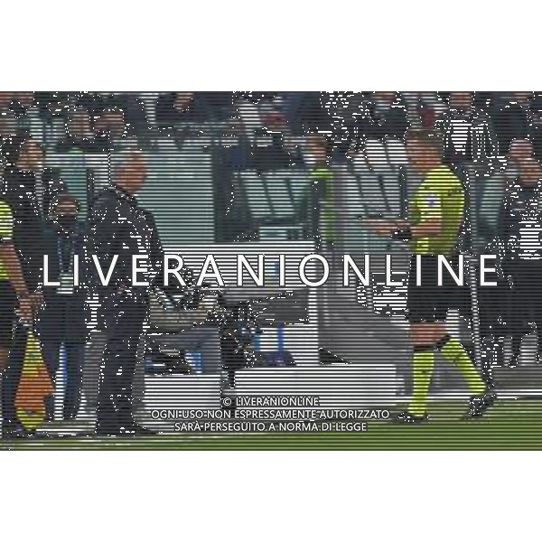 Torino 17.10.2021 Stadio Allianz Stadium ©Alessandro Falzone/Agenzia Aldo Liverani Juventus vs Roma Serie A Tim 2021/2022 Nella foto : Josè Murinho vs Daniele Orsato