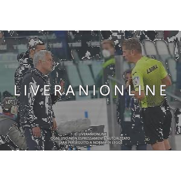 Torino 17.10.2021 Stadio Allianz Stadium ©Alessandro Falzone/Agenzia Aldo Liverani Juventus vs Roma Serie A Tim 2021/2022 Nella foto : Josè Murinho vs Daniele Orsato