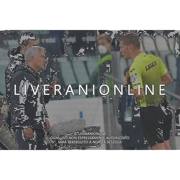 Torino 17.10.2021 Stadio Allianz Stadium ©Alessandro Falzone/Agenzia Aldo Liverani Juventus vs Roma Serie A Tim 2021/2022 Nella foto : Josè Murinho vs Daniele Orsato