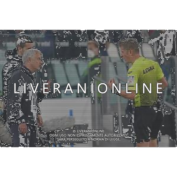 Torino 17.10.2021 Stadio Allianz Stadium ©Alessandro Falzone/Agenzia Aldo Liverani Juventus vs Roma Serie A Tim 2021/2022 Nella foto : Josè Murinho vs Daniele Orsato