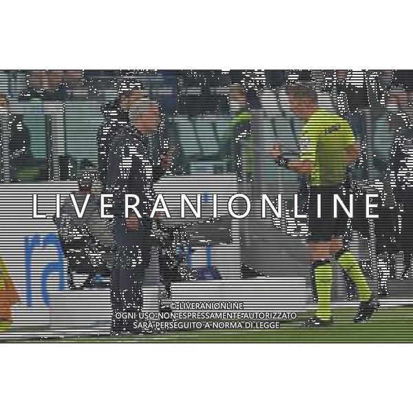 Torino 17.10.2021 Stadio Allianz Stadium ©Alessandro Falzone/Agenzia Aldo Liverani Juventus vs Roma Serie A Tim 2021/2022 Nella foto : Josè Murinho vs Daniele Orsato