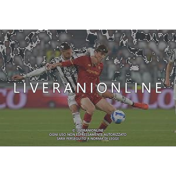 Torino 17.10.2021 Stadio Allianz Stadium ©Alessandro Falzone/Agenzia Aldo Liverani Juventus vs Roma Serie A Tim 2021/2022 Nella foto : Eldor Shomurodov-Rodrigo Bentancur